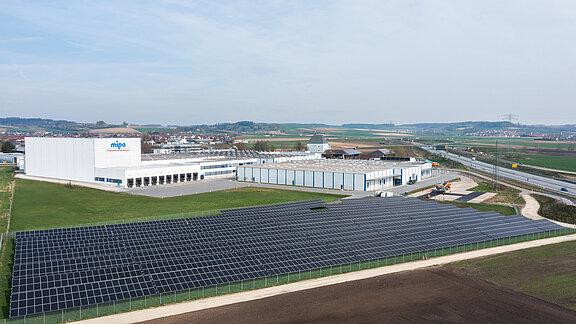 Il nuovo parco solare presso la sede centrale di Mipa ad Essenbach.